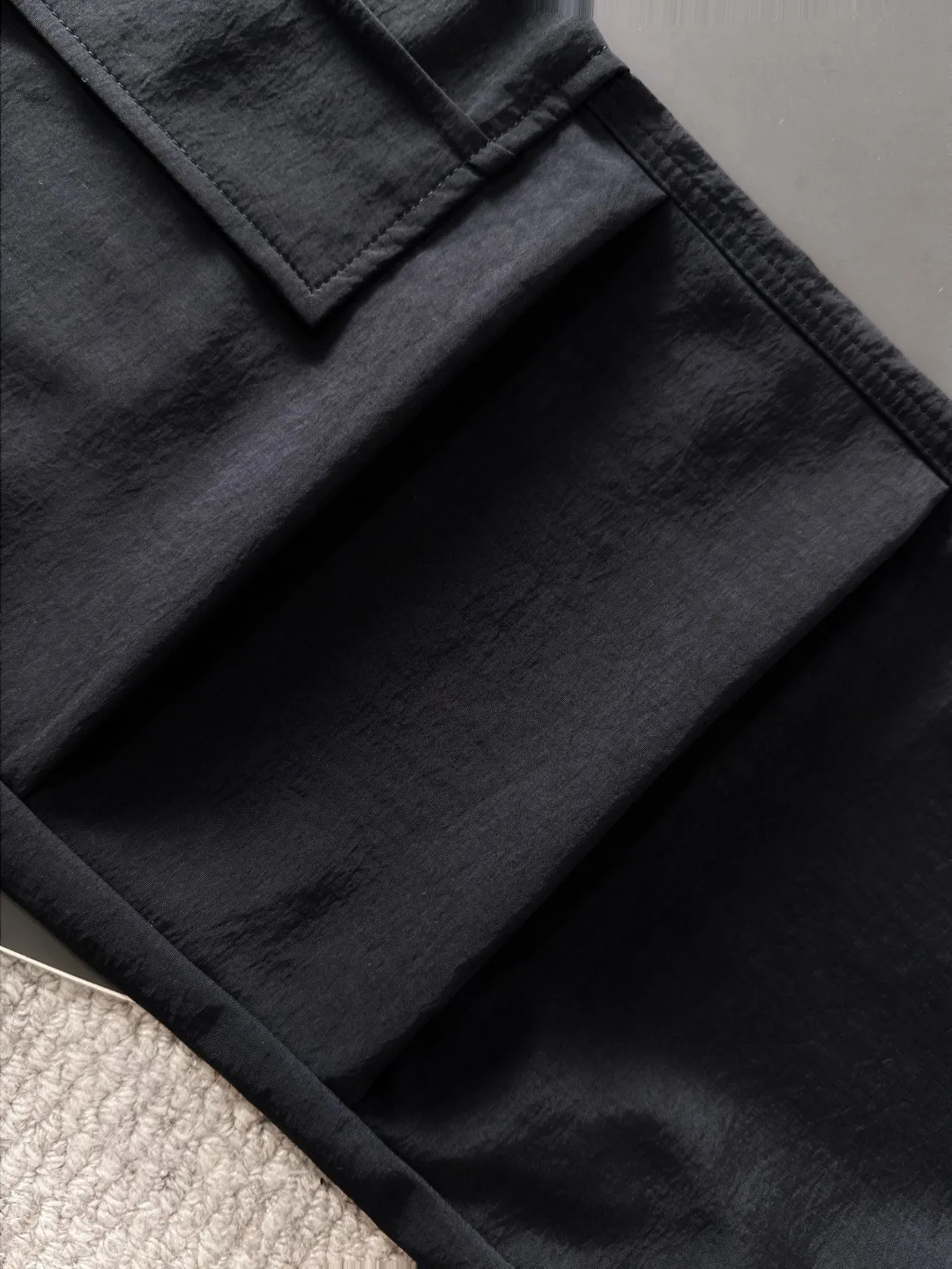 2-3 days to ship P360 Stone lsland/Stone Island Mouth Co-branded Exclusive launch of 25ss autumn and winter new high-quality trousers Compare real-life details at will The craftsmanship that ordinary small workshops cannot copy Top-level ZP development Unique imported fabric feel Purely imported German machine production Precision operation Ten thousand needle density A pair of trousers with rich details You can see the development strength A full set of new accessories can be customized simultaneously Simple yet elegant Soft, delicate and comfortable The upper body is versatile and fashionable A perfect choice for autumn and winter, a must-have item. Sizes: M to 3XL (please state your height and weight when placing an order)